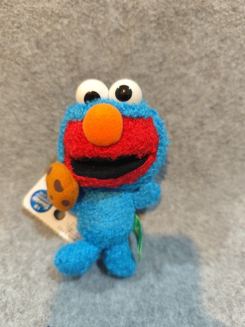 Elmo in Cookie Monster Mascot Ball Chain (Category: Character Goods) located in Quezon City. Submitted by eolshop (Listing ID 1435775586, Image 2). Description: Elmo in Cookie Monster Mascot Ball Chain Sesame Street Japan Brand New.