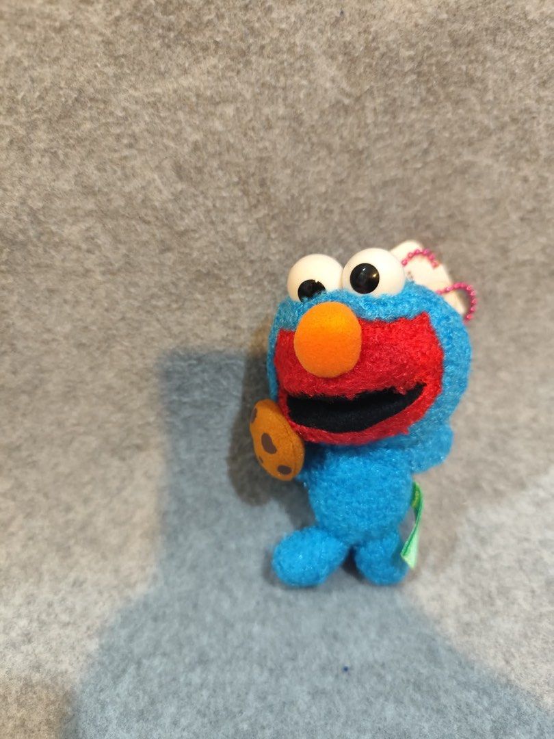 Elmo in Cookie Monster Mascot Ball Chain (Category: Character Goods) located in Quezon City. Submitted by eolshop (Listing ID 1435775586, Image 3). Description: Elmo in Cookie Monster Mascot Ball Chain Sesame Street Japan Brand New.
