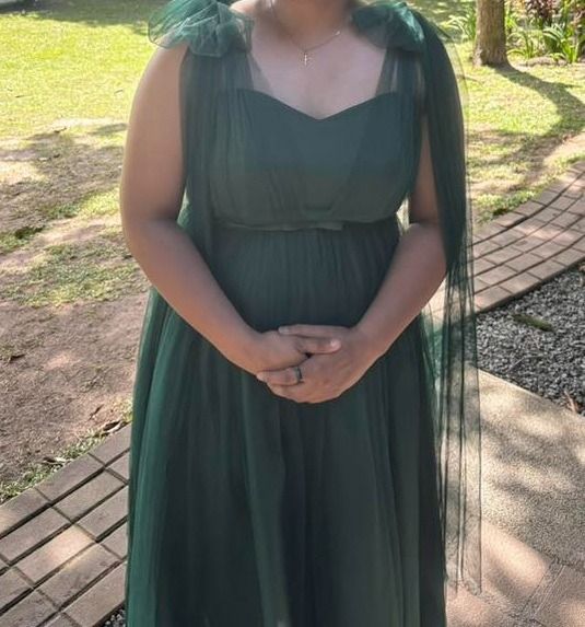 Emerald Green Infinity Dress (Category: Dresses) located in Manila. Submitted by aboutsammy (Listing ID 1435753278, Image 3). Description: - Emerald green dress - Tulle overlay - Sweetheart neckline - Flowing skirt - Perfect for formal events Used once during a wedding as shown on photo. Last price posted. .
