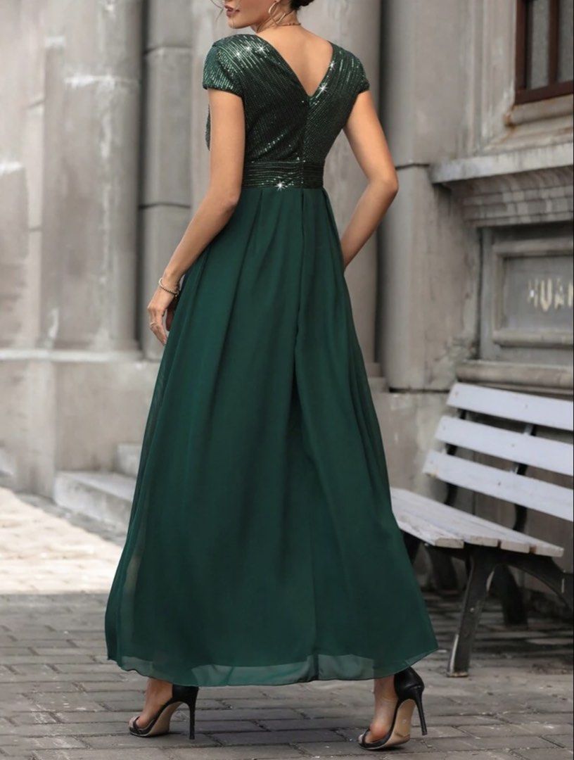 Emerald Green Sequin V-Neck Maxi Dress (Large) (Category: Dresses) located in Quezon City. Submitted by kimlolee (Listing ID 1435894172, Image 2). Description: USED ONLY ONCE SIZE : LARGE COLOR : GREEN - Elegant emerald green maxi dress - Sequined bodice - Flattering V-neck - Short sleeves - Flowing, floor-length skirt - Defined waistline - Ideal for formal events .