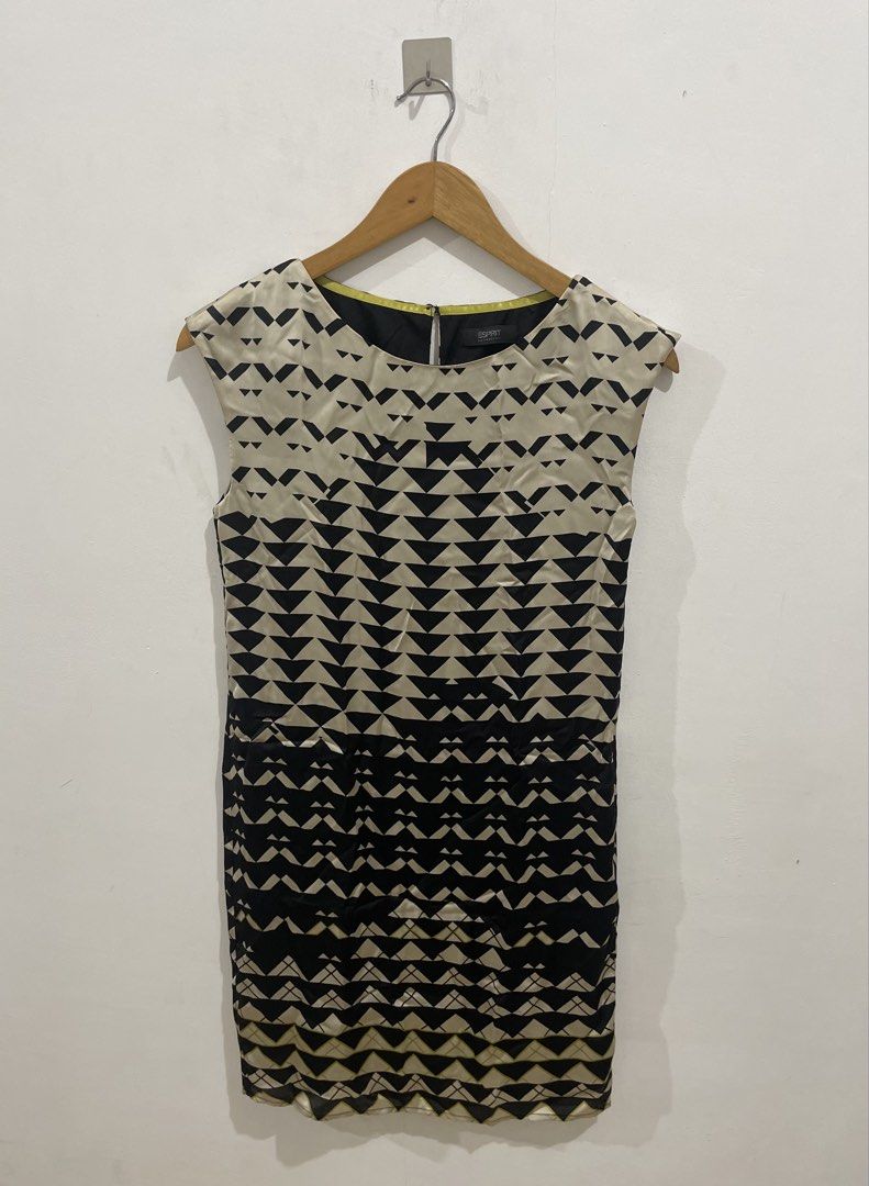 Esprit Collection Geometric Print Dress (Category: Dresses) located in Las Pinas. Submitted by qcleopatrastrove (Listing ID 1435889848, Image 1). Description: Please manage your expectations. Thank you.🤎 .