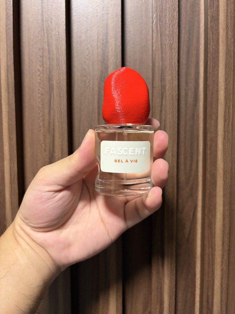 FASCENT Sel a Vie Eau de Parfum 30ml (Category: Fragrance & Deodorants) located in Rizal. Submitted by quickdragon_52d82f (Listing ID 1435838234, Image 2). Description: - 30ml bottle - with box - 8 missing spray - bought in Hanoi, Vietnam - RFS: Declutter.