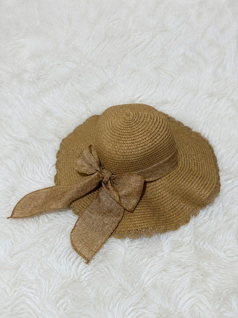 Fashionable Beach Straw Hat with a Ribbon (Category: Hats & Beanies) located in San Fernando. Submitted by 444gela (Listing ID 1435735657, Image 1). Description: Pm for more pictures .
