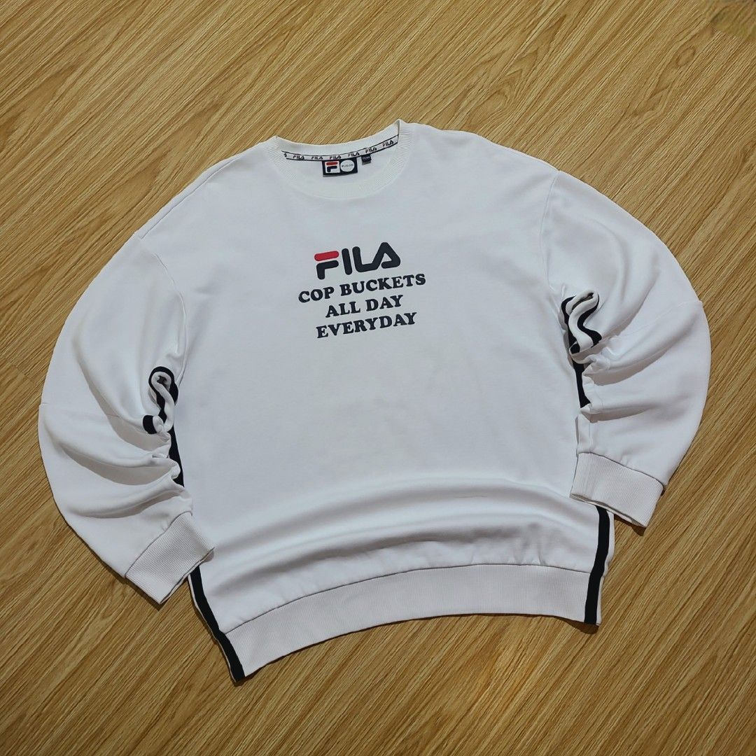 Fila Cop Buckets All Day Everyday Sweatshirt (Category: Coats, Jackets and Outerwear) located in Quezon City. Submitted by mofinds.ph (Listing ID 1435842023, Image 2). Description: Size: XL Dimes: 25x28 Condition: Excellent/Great condition MOP: BPI DELIVER: LALAMOVE OR J&T MEETUP/PICKUP: Victoria Tower D, Mother Ignacia Ave., Brgy. Paligsahan, Diliman, Quezon City.