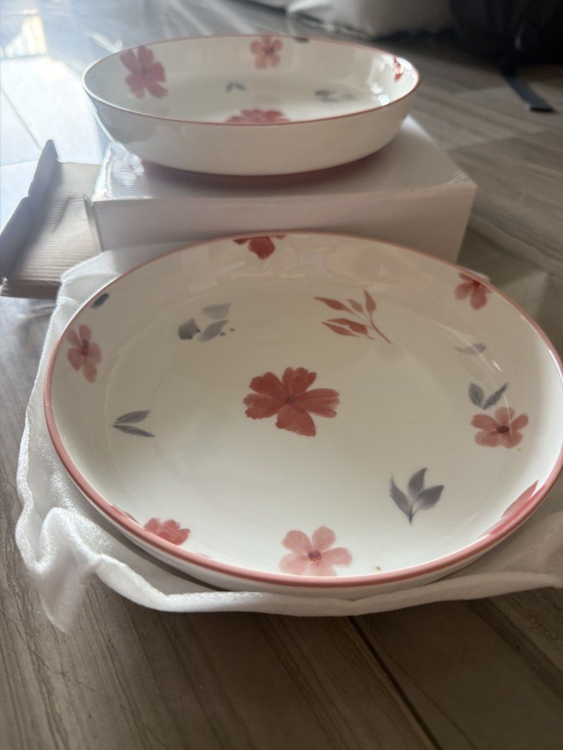 Floral Design Ceramic Plates - Set of 2444514846282895361