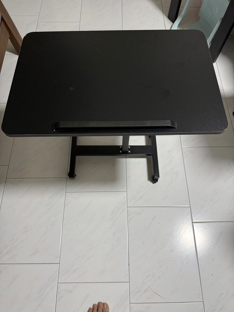 Foldable Table (Category: Other Home Furniture) located in Singapore. Submitted by zapdeals_sg (Listing ID 1435908684, Image 1). Description: 低价出售几乎全新的可调节高低的可折叠的小桌，适合床边、沙发边可移动的桌子，有意者联系王小姐91897482.