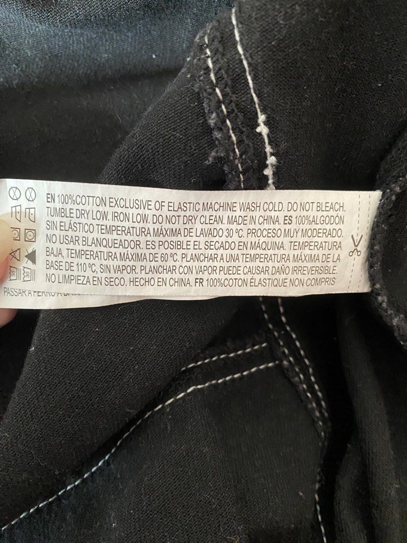 Forever 21 Black Denim Moto Jacket (Category: Coats, Jackets and Outerwear) located in Gapan. Submitted by sonikku (Listing ID 1435833185, Image 3). Description: - Forever 21 Black Denim Moto Jacket - Size: S - Features: - White stitching details - Classic moto collar - Zipper closure - Material: 100% Cotton - Made in China - Style: Edgy and classic.