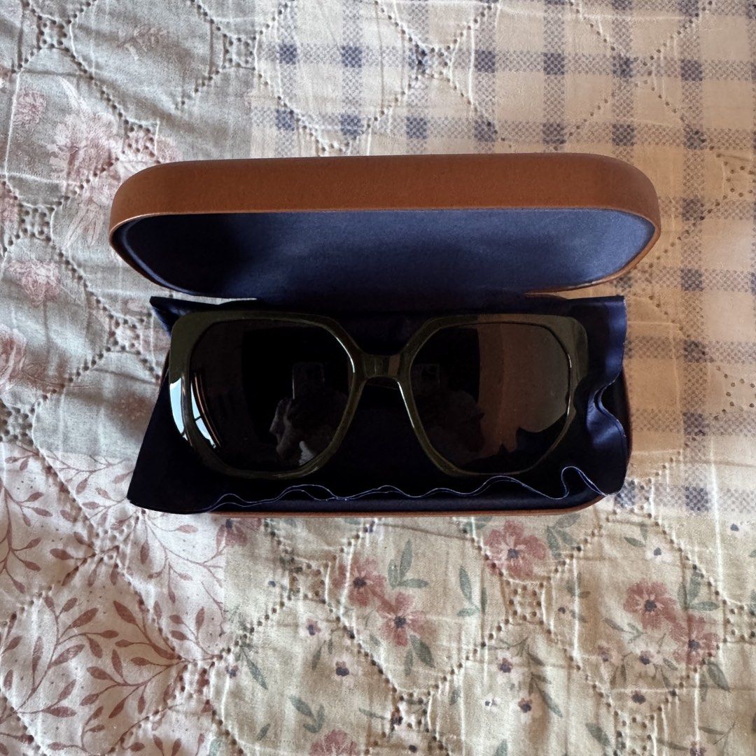 Fossil Sunglasses with Case (FREE DELIVERY) (Category: Sunglasses & Eyewear) located in Davao. Submitted by nicdclutter (Listing ID 1435765310, Image 1). Description: - Fossil sunglasses - Sleek green frame - Includes original case - Cleaning cloth included - Unique temple design - Brown case with blue interior - Perfect for fashion or everyday use.