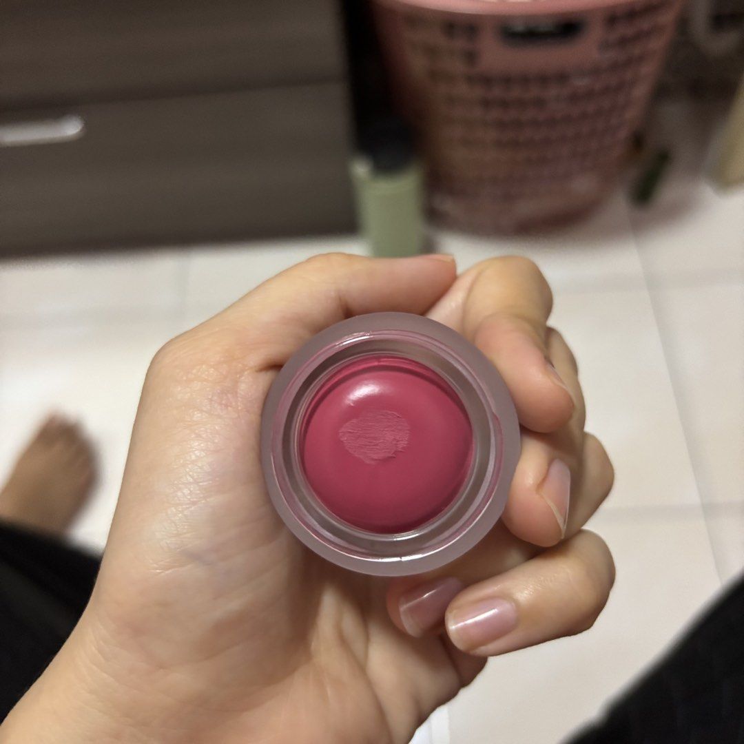 Fwee (Category: Makeup) located in Ipoh. Submitted by michimicha (Listing ID 1435878513, Image 3). Description: Swatch sekali sahaja, can nego .