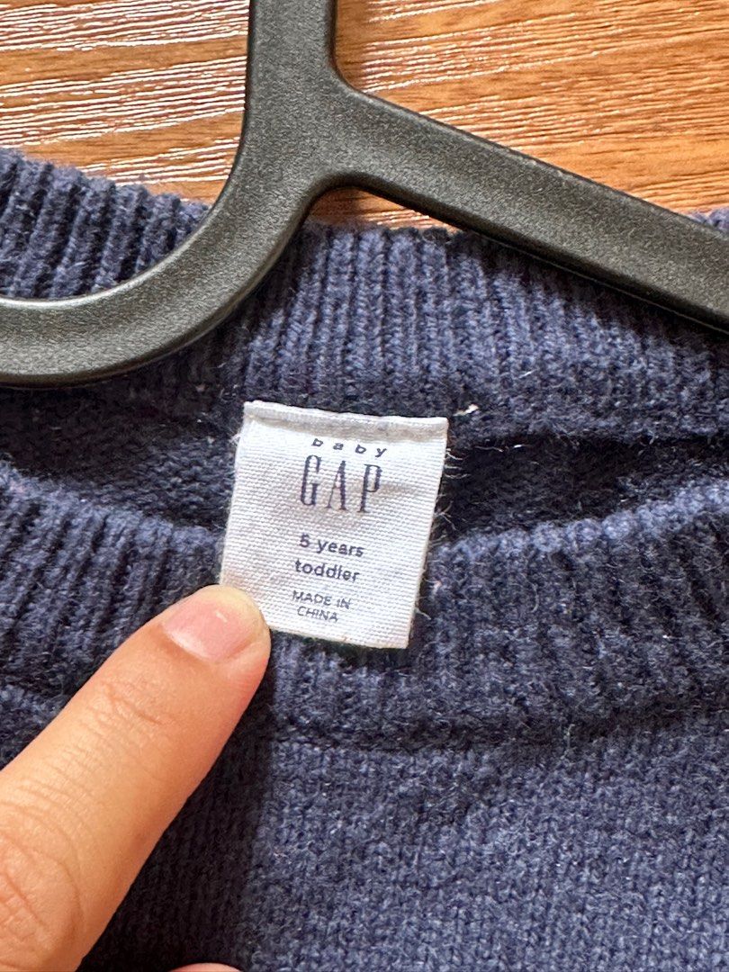 GAP kids sweater unisex (Category: Babies & Kids Fashion) located in Cabuyao City. Submitted by mgcleaned (Listing ID 1435728078, Image 2). Description: as is size 5y. fits 4y - 5.
