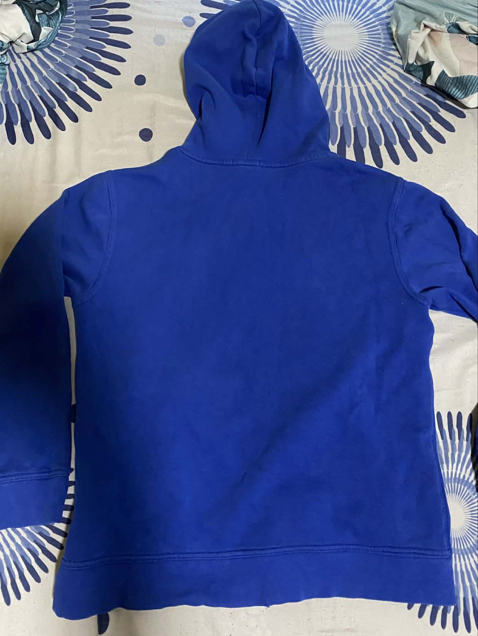 GapKids Blue Hoodie (Category: Hoodies) located in Manila. Submitted by anton_dsdd (Listing ID 1435770696, Image 2). Description: L23.5 W18.