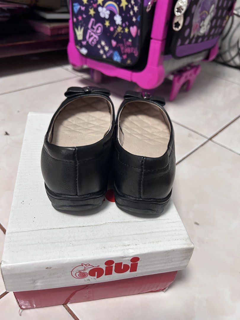 Gibi Black School Shoes (Category: Babies & Kids Fashion) located in General Trias. Submitted by theosdeclutter (Listing ID 1435732225, Image 3). Description: - Black Gibi school shoes - Size 29 - Features a bow detail - Model: RC-2548 Used once only.