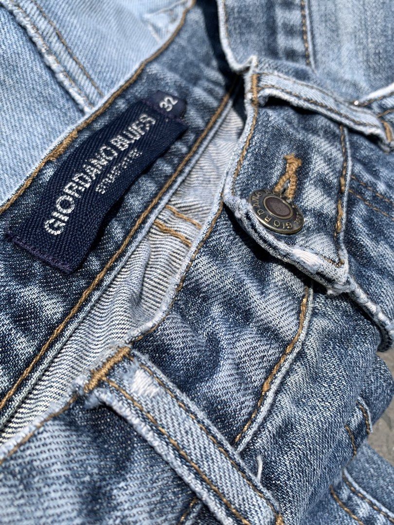 Giordano Blues Straight Jeans Size 32 (Category: Jeans) located in Manila. Submitted by alcentjames03 (Listing ID 1435894042, Image 3). Description: - Giordano Blues straight-cut jeans - Size 32 - Straight-cut fit - Classic faded blue wash - Button closure - Five-pocket design - Leather brand patch - Made from durable denim - Comfortable and timeless style - Perfect for everyday wear.