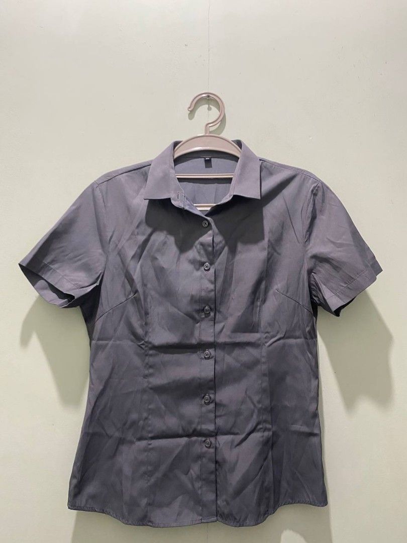 gray polo (Category: Others Tops) located in Pasay City. Submitted by dannah__ (Listing ID 1435835833, Image 1). Description: - thrifted - tag says xl but fits to s-m.