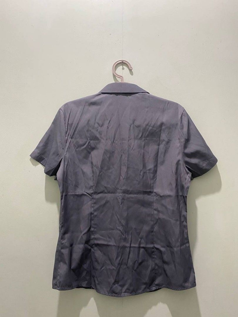 gray polo (Category: Others Tops) located in Pasay City. Submitted by dannah__ (Listing ID 1435835833, Image 2). Description: - thrifted - tag says xl but fits to s-m.