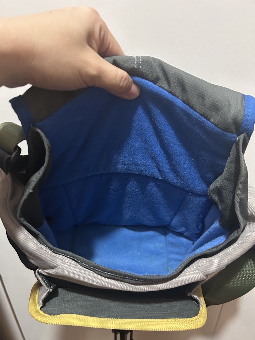 Green Messenger Bag with Blue Accents (Category: Luxury Bags & Wallets) located in Taguig. Submitted by shepai (Listing ID 1435844448, Image 3). Description: - Stylish green messenger bag - Features blue and gray accents - Main compartment with blue lining - Adjustable strap for comfortable carrying - Small logo detail - Ideal for everyday use.