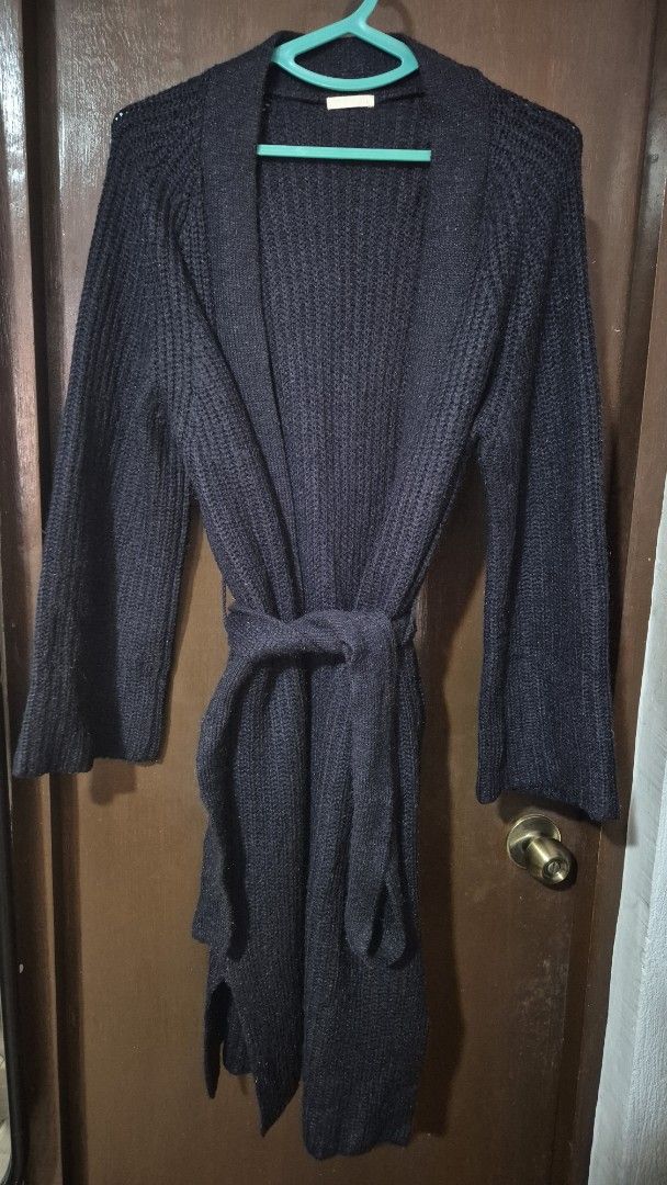 GU Navy Blue Long Cardigan with Tie (Category: Coats, Jackets and Outerwear) located in Makati City. Submitted by caesteban (Listing ID 1435795693, Image 3). Description: - GU Navy blue cardigan - Tie closure - Bought in Japan (used twice) - Material: 60% acrylic, 40% nylon - Ribbed texture -40" Length - Med to Large.
