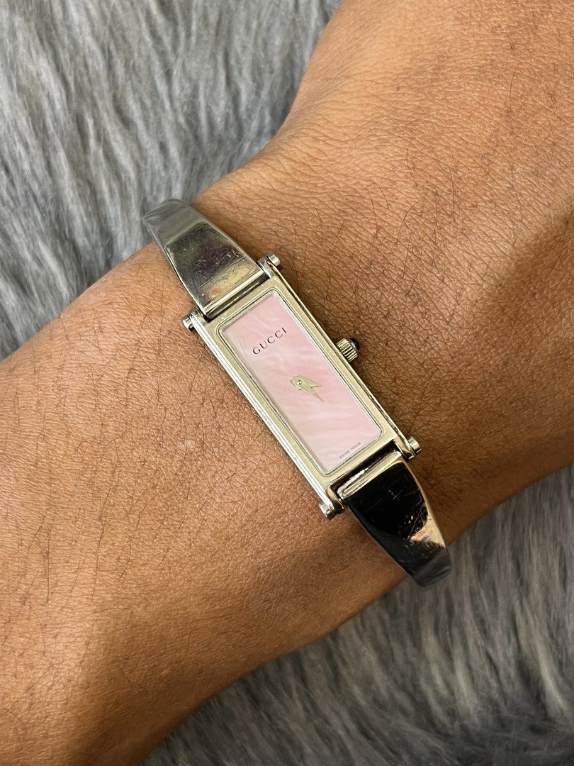 GUCCI (1500 L) (Category: Luxury Watches) located in Cabuyao City. Submitted by horologyfinds (Listing ID 1435865389, Image 1). Description: GUCCI (1500 L) •Quartz •Swiss made •All original/authentic •Included cards and Box •Pink mother of pearl dial •All good working condition For only 10,499 php🤝 ✅LBC COP/COD ✅J&T ✅LALAMOVE ✅MEET UP ✈️CAN SHIP INTERNATIONAL VIA DHL EXPRESS "Imperfections are part of buying pre-owned/vintage watches. Kindly man