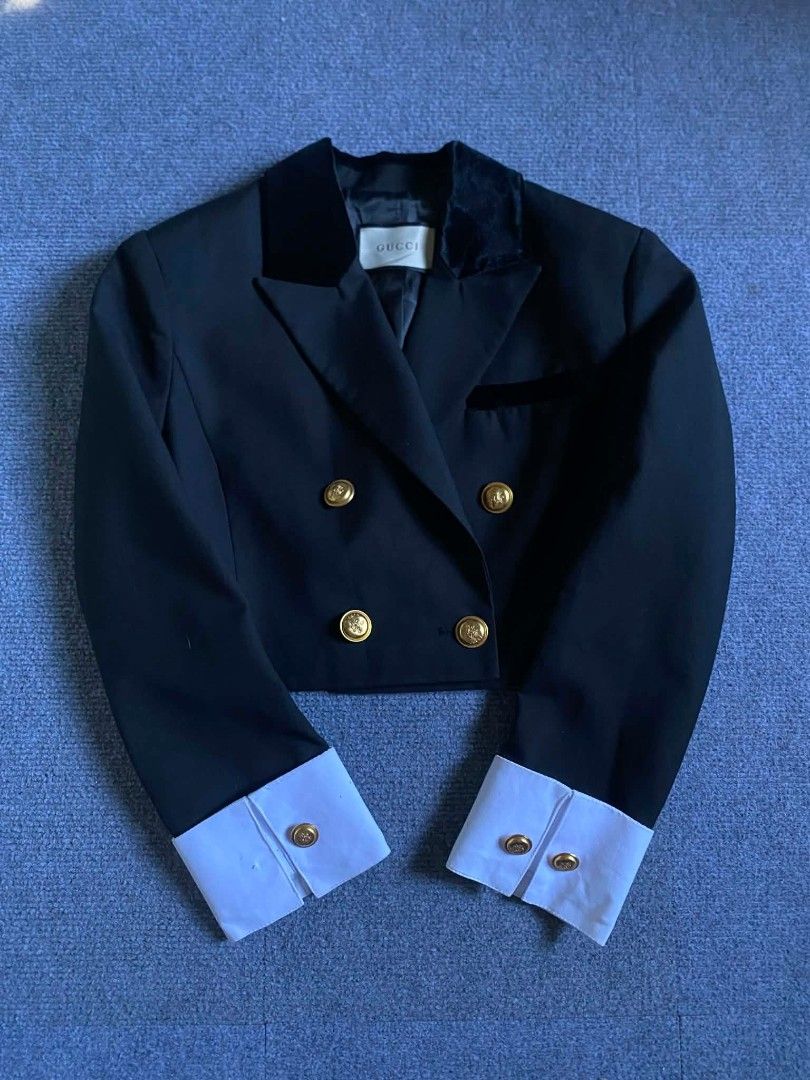 Off/legit Gucci American coat (Category: Coats, Jackets and Outerwear) located in Manila. Submitted by sixbysix (Listing ID 1435834446, Image 1). Description: ps: issue missing gold gucci buttons upon this pic good condition.