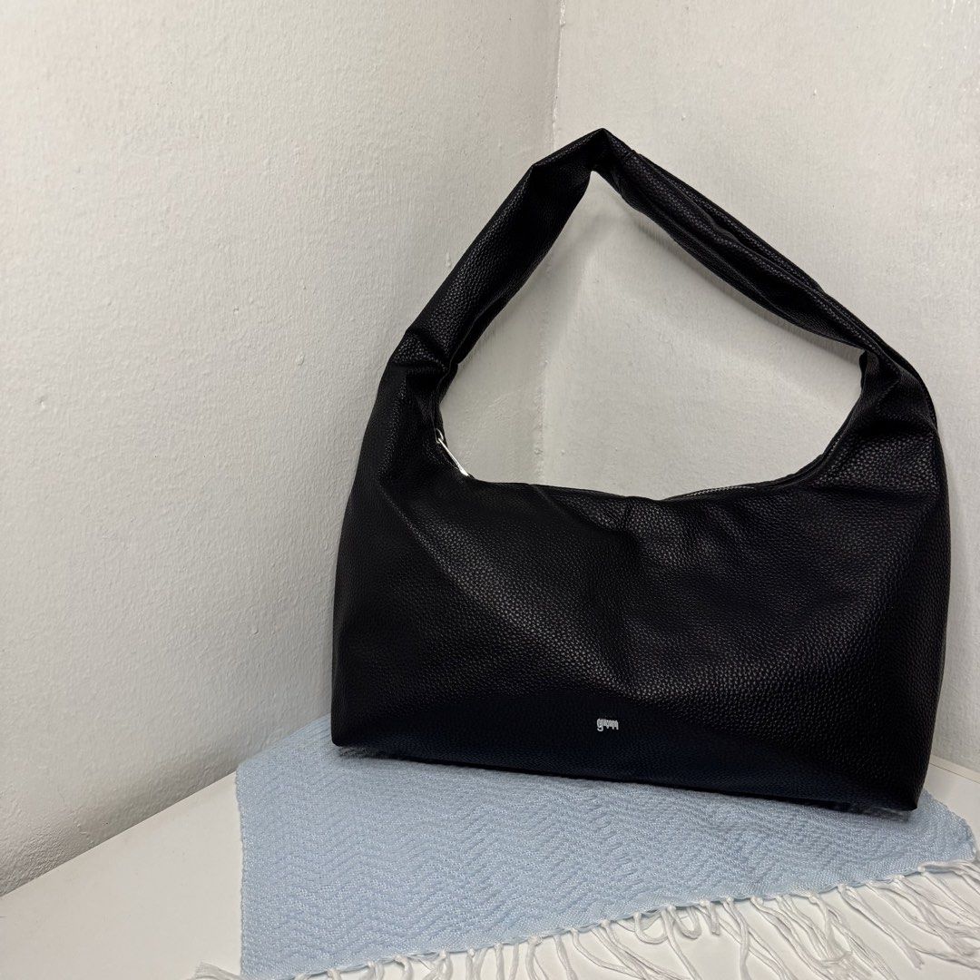 GVN Hobo Bag (Category: Luxury Bags & Wallets) located in Quezon City. Submitted by aarchives (Listing ID 1435772567, Image 2). Description: RFS: - too much bags - decluttering PRICE: Medium Hobo - ₱1,300 (taupe) Small Hobo - ₱ 1,000 (chili/taupe) NOTE: - Take all for a discounted price - Negotiable - Used 1-3 times only. MOP: - GCASH / MARI DELIVERY - Same day (book your own) .
