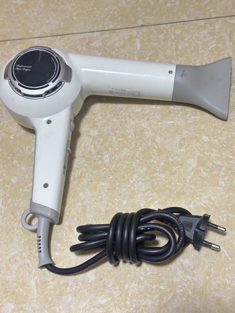 HAIR BLOWER CK INNOVATION PROFESSIONAL (Category: Hair) located in Manila. Submitted by rumiiiiiiiii (Listing ID 1435868066, Image 1). Description: as is working for video can send at TG .