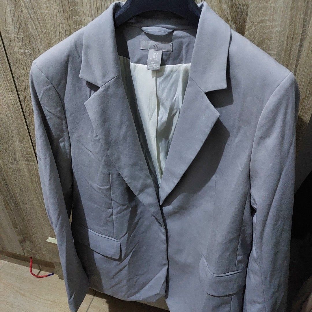 H&M Blazer (Category: Coats, Jackets and Outerwear) located in Antipolo. Submitted by uncovidspace (Listing ID 1435848363, Image 1). Description: Fits medium to large.
