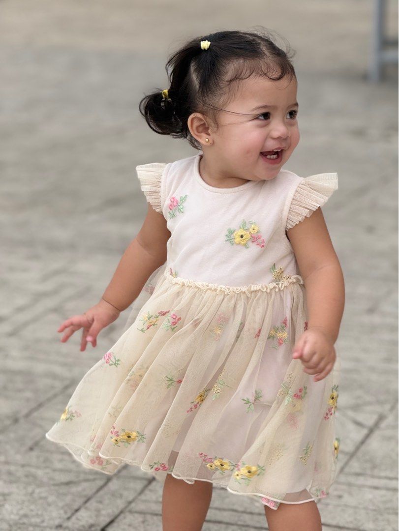 H&m embroidered dress (Category: Babies & Kids Fashion) located in Bacolod City. Submitted by drjessicaa26112 (Listing ID 1435716581, Image 2). Description: .