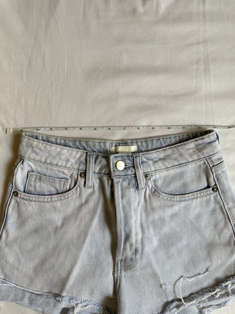 H&M Highwaist Denim Shorts (Category: Shorts) located in Bacolod City. Submitted by pym_shops (Listing ID 1435817634, Image 2). Description: .