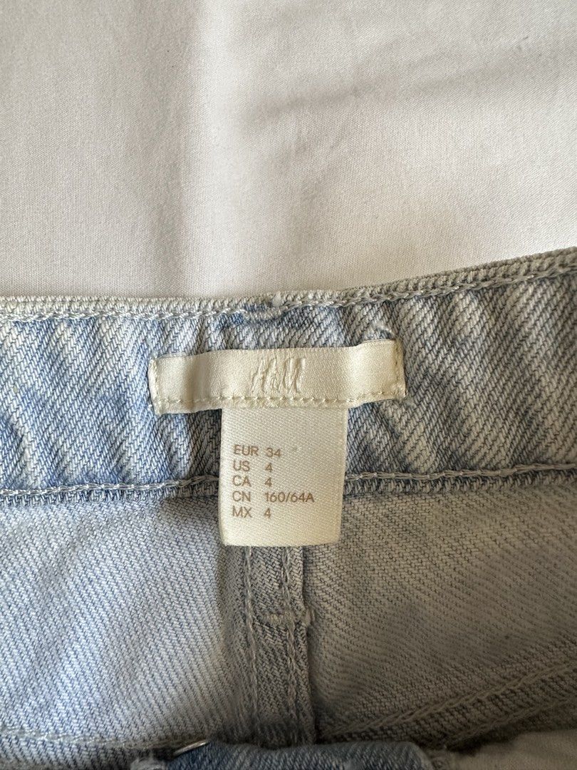 H&M Highwaist Denim Shorts (Category: Shorts) located in Bacolod City. Submitted by pym_shops (Listing ID 1435817634, Image 3). Description: .