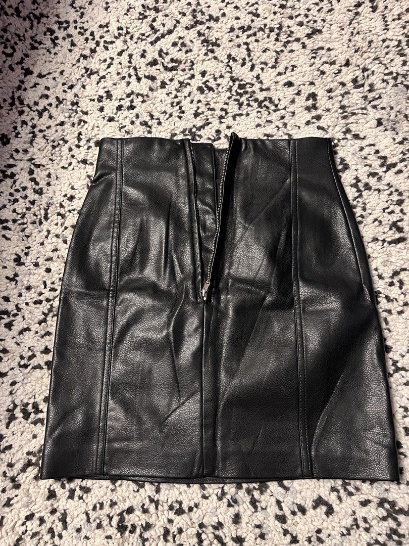 H&M Leather Skirt (Category: Skirts) located in Manila. Submitted by chaptersinthecloset (Listing ID 1435791301, Image 2). Description: H&M Leather Skirt Knee-Length Size: XS-S.