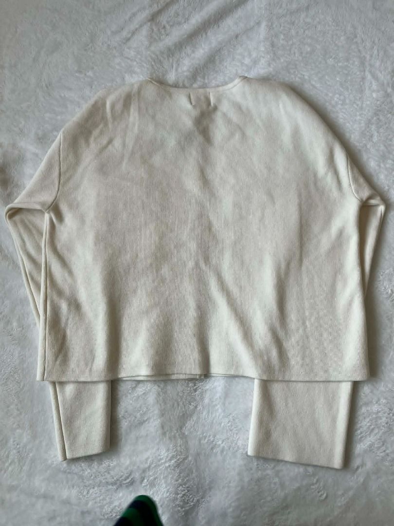 H&M White Knit Cardigan (Category: Coats, Jackets and Outerwear) located in Pasig City. Submitted by closet_reframe (Listing ID 1435885706, Image 3). Description: Brand New with tags, very pretty and elegant. Demin skirt and heels are also for sale! S:M.