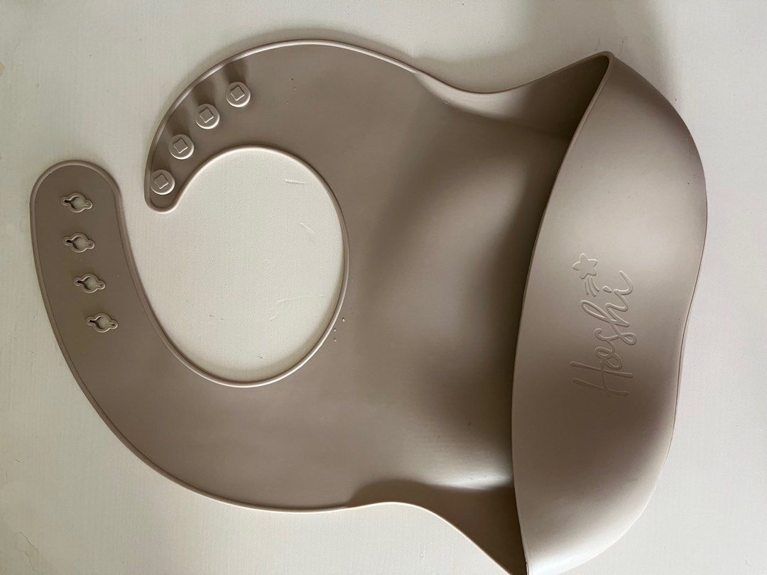 Hoshi Silicone Bib, Teethers, and Sippy Cups (Category: Weaning & Toddler Feeding) located in Manila. Submitted by mackyrena (Listing ID 1435893377, Image 1). Description: Take All 1 Silicon Bib 1 training straw bottle 1 dr isla water bottle 3 training spoons.