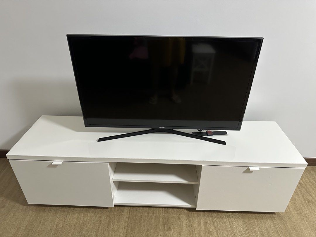 IKEA BYAs TV beach