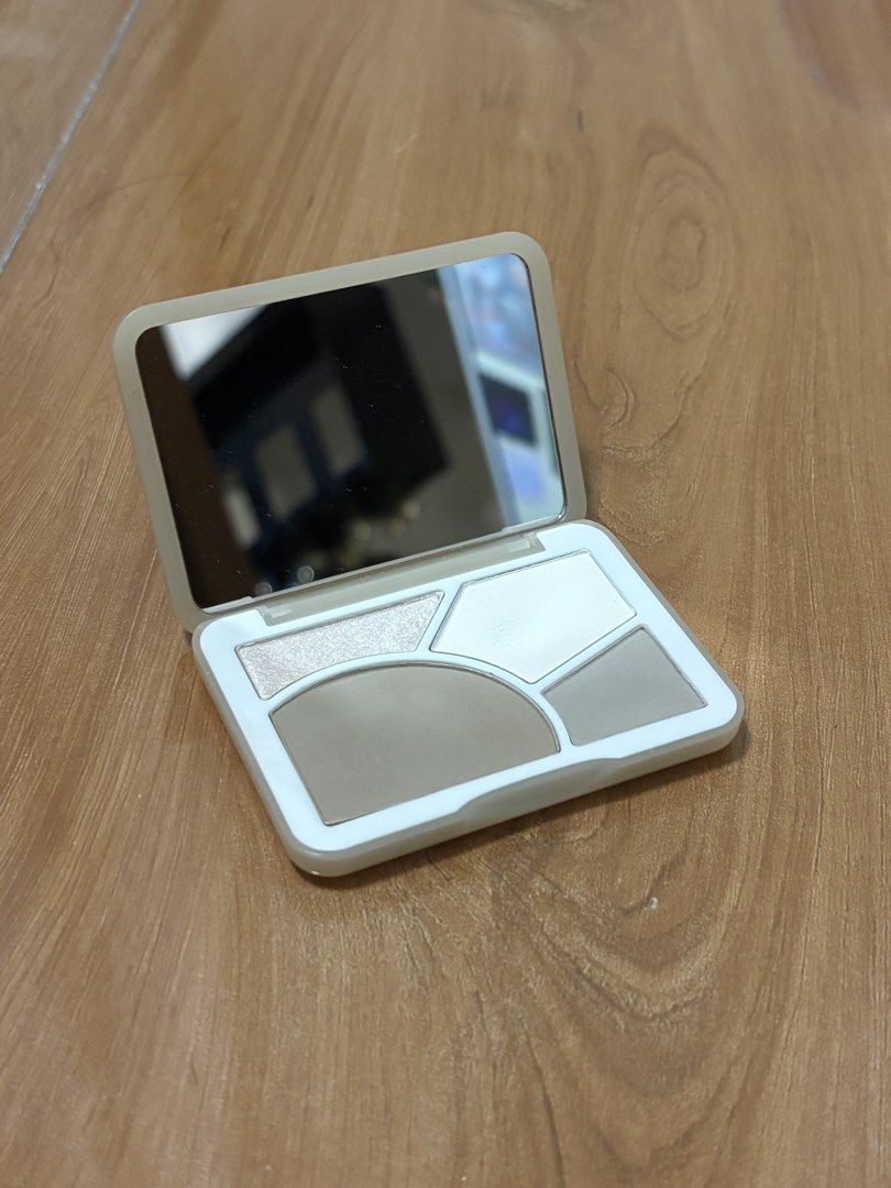 JMCY 3-in-1 Contour Highlighter (Category: Makeup) located in Quezon City. Submitted by darlenec1470832 (Listing ID 1435882710, Image 2). Description: #02 Warm Tea Pallete - bought on official tiktok shop rfs: di nagagamit.