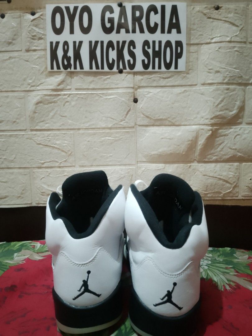 JORDAN 5 REVERSE METALLIC (Category: Sneakers) located in Quezon City. Submitted by kk_thriftshop.2016 (Listing ID 1435898331, Image 3). Description: JORDAN 5 REVERSE METALLIC SIZE: 8.5 US NO BOX SHOES ONLY 4,500+SF GOOD CONDITION MOP: MAYA OR BPI TRANSFER LALAMOVE OR LBC COP OUTSIDE MM.