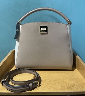 (Category: ) located in . Submitted by theessentialcloset_86 (Listing ID 1435823101, Image 1). Description: .