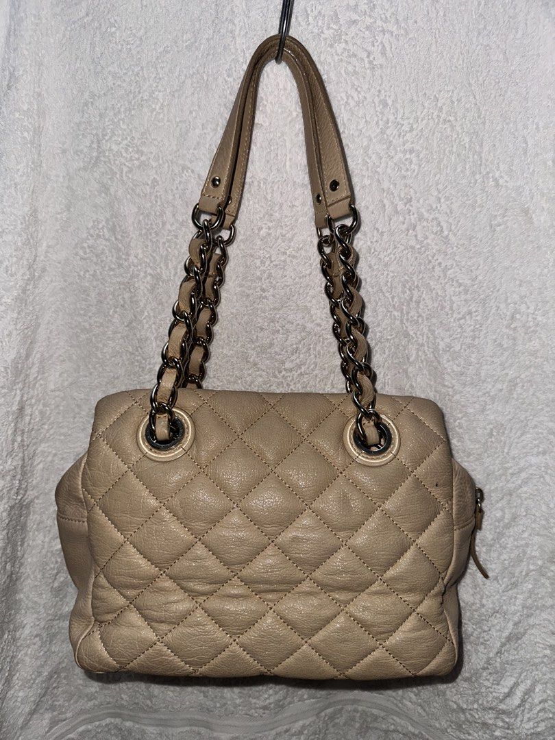 Kate Spade Quilted Shoulder Bag (Category: Luxury Bags & Wallets) located in Manila. Submitted by declutterw1thme (Listing ID 1435866909, Image 2). Description: - Kate Spade shoulder bag - Quilted design - Beige color - Chain and leather straps - Rectangular shape - Zipper closure - Side pockets - Small Kate Spade logo.