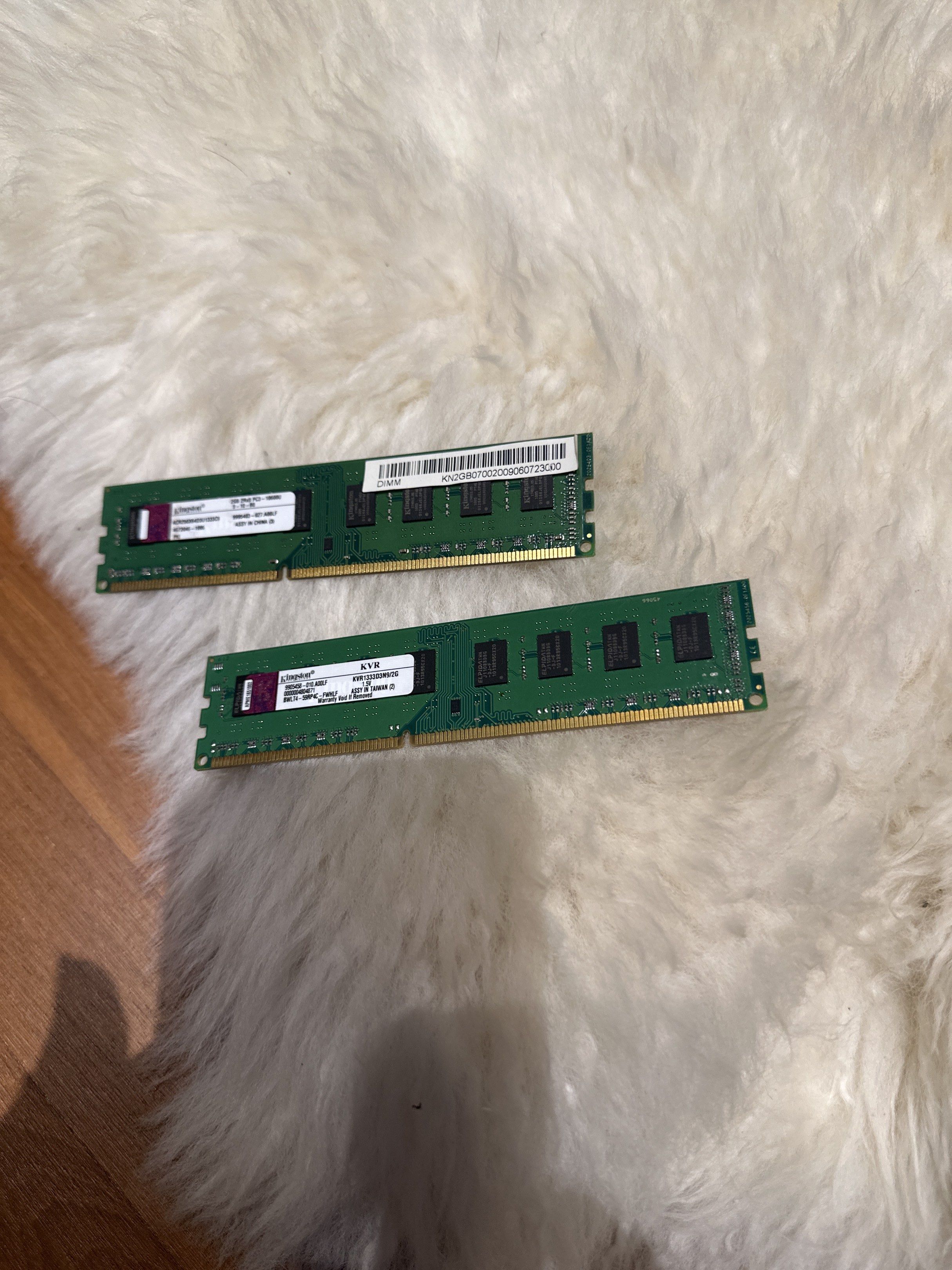 Kingston 2GB DDR3 RAM444128546522419200