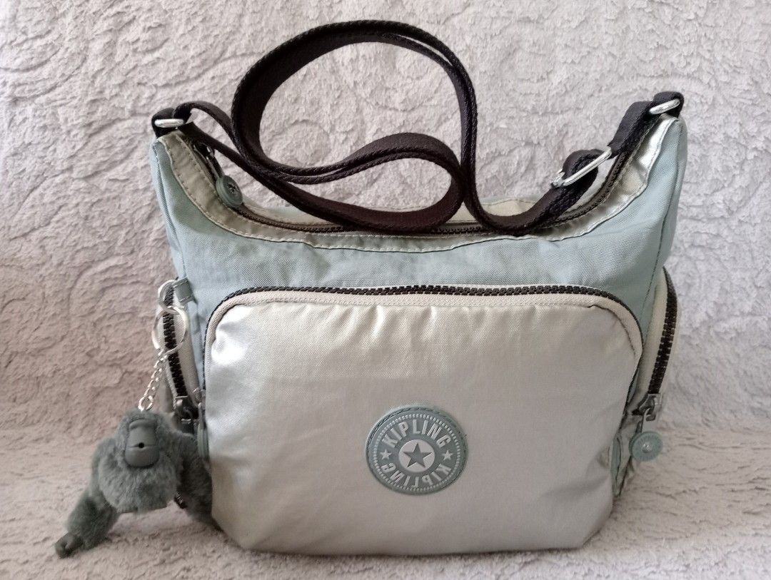 Kipling Gabbie Crossbody Bag (Category: Shoulder Bags) located in Siniloan. Submitted by treyyasonlineshop (Listing ID 1435855853, Image 1). Description: Small size 11"x9" .