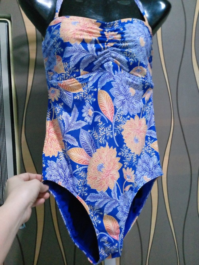 Ladies swimsuit Large M&S (Category: Bikinis & Swimsuits) located in Plaridel. Submitted by tonilousg (Listing ID 1435828412, Image 2). Description: Preloved Ladies swimsuit size L M&S brand wla syang foam pero may lagayan Ng foam very good condition location: Plaridel Bulacan courier: shapi chckout or lalamove.