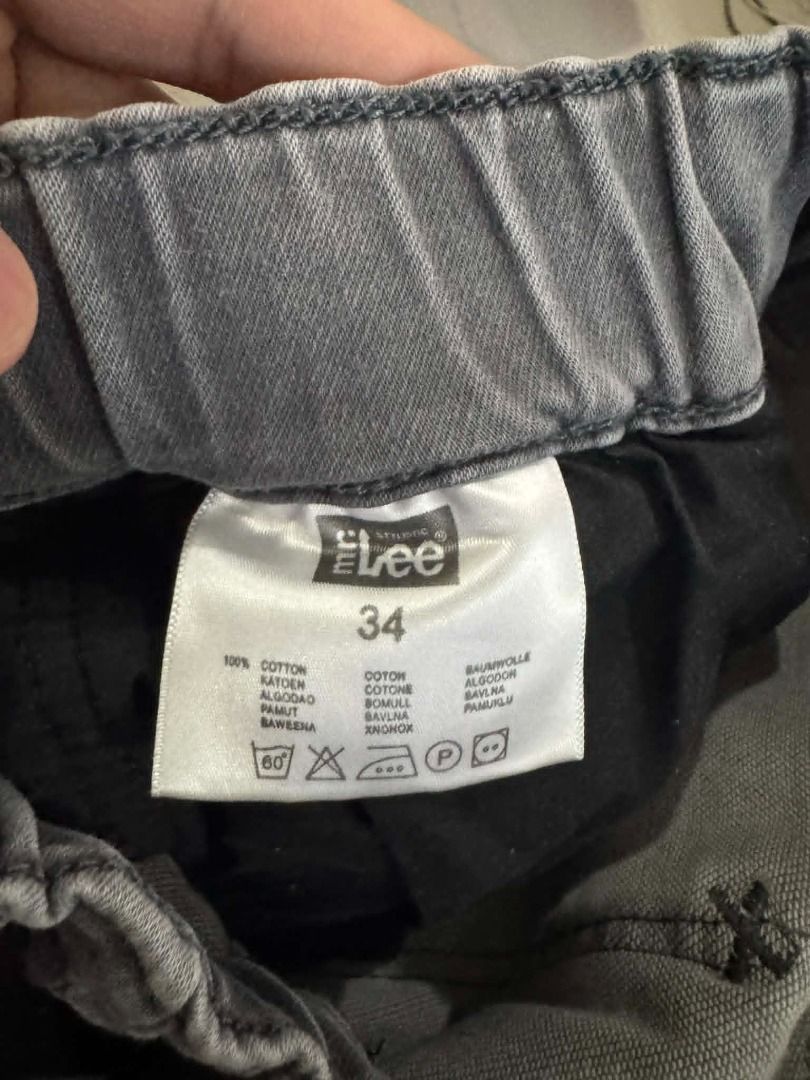 Lee Gray/Grey Jogger Jeans (Category: Jeans) located in Las Pinas. Submitted by phil.declutters (Listing ID 1435809427, Image 2). Description: - XS / EU 34 - Elastic waistband and drawstring - Two front pockets - Cuffed ankles - 100% cotton.
