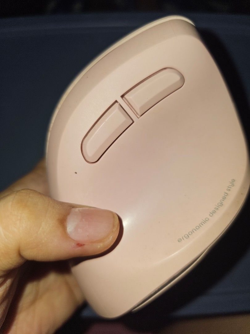 (Left handed only )Meetion Wireless Vertical Mouse MT-BTH010L (Category: Mouse & Mousepads) located in Quezon City. Submitted by ame_1234 (Listing ID 1435863843, Image 1). Description: - Pink Meetion Wireless Vertical Mouse - Ergonomic design for comfortable use - Adjustable DPI settings - Includes USB receiver - Model: MT-BTH010L -For Lefthanded only - Chargeable with type C cord.