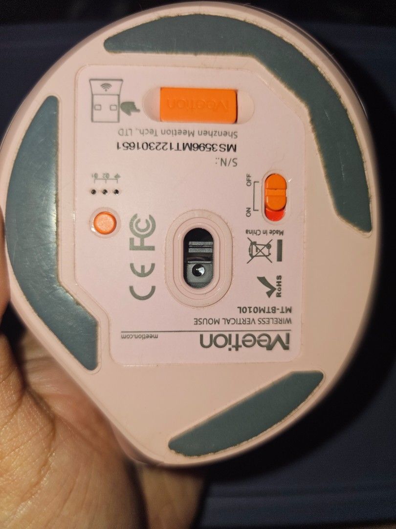 (Left handed only )Meetion Wireless Vertical Mouse MT-BTH010L (Category: Mouse & Mousepads) located in Quezon City. Submitted by ame_1234 (Listing ID 1435863843, Image 2). Description: - Pink Meetion Wireless Vertical Mouse - Ergonomic design for comfortable use - Adjustable DPI settings - Includes USB receiver - Model: MT-BTH010L -For Lefthanded only - Chargeable with type C cord.