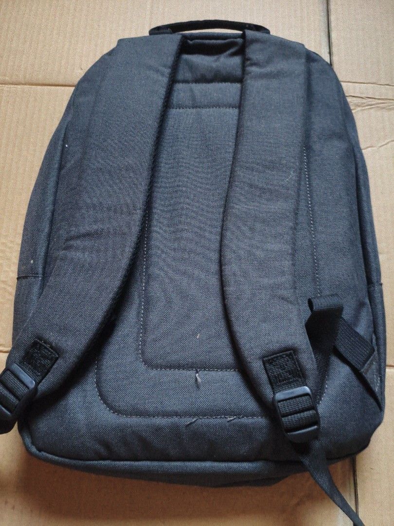 Lenovo original durable laptop bag (Category: Laptop Bags & Sleeves) located in Pasig City. Submitted by coolphoenix-29ac (Listing ID 1435818960, Image 3). Description: .