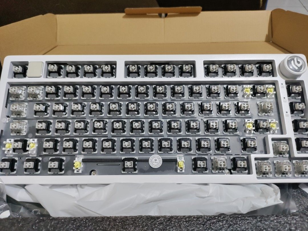 Leobog Hi75C Snow White Mechanical Barebone Tri Mode (Category: Computer Keyboard) located in Mandaluyong City. Submitted by miggogarci80531 (Listing ID 1425327360, Image 3). Description: Leobog Hi75C mechanical keyboard kit. Includes the keyboard base, and user manual. The keyboard is shown without keycaps and switches. The box is included. Brand new still sealed Comes with full Greywood switches 5 pin. Buyer shoulder SF, Can be meetup at SM Meg