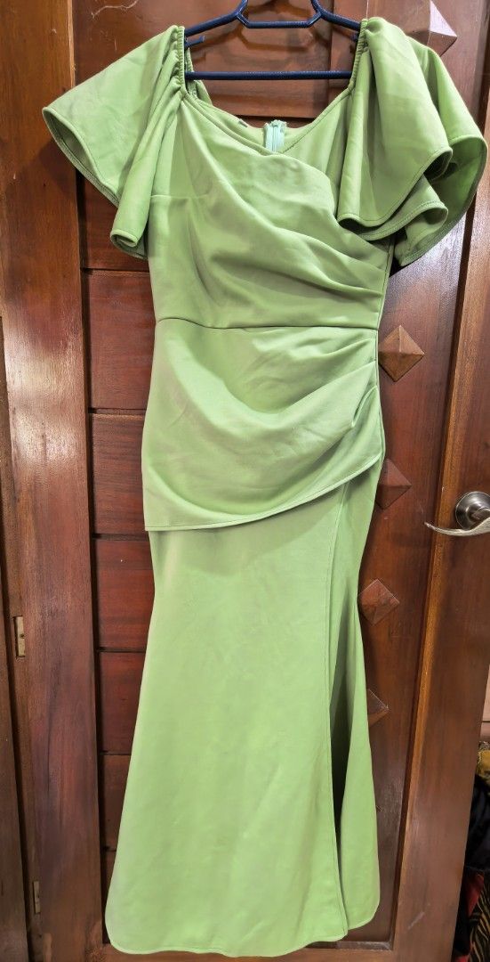 Long dress (Category: Evening dresses & gowns) located in Muntinlupa City. Submitted by jajamd (Listing ID 1435772889, Image 1). Description: Please read. I'm selling in very low prices because I have moved in to a smaller house. Items are around 65-90% off. But to avail this, please buy at least 3 items from my listings. ------------- Once used in attending wedding. Medium .