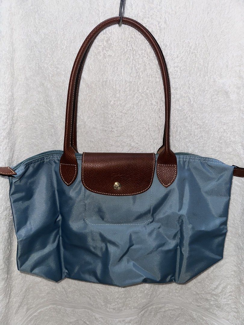 Longchamp Le Pliage Handbag (Category: Luxury Bags & Wallets) located in Manila. Submitted by declutterw1thme (Listing ID 1435866548, Image 2). Description: - Authentic Longchamp Le Pliage handbag (bought in Europe) - Style: Tote bag.