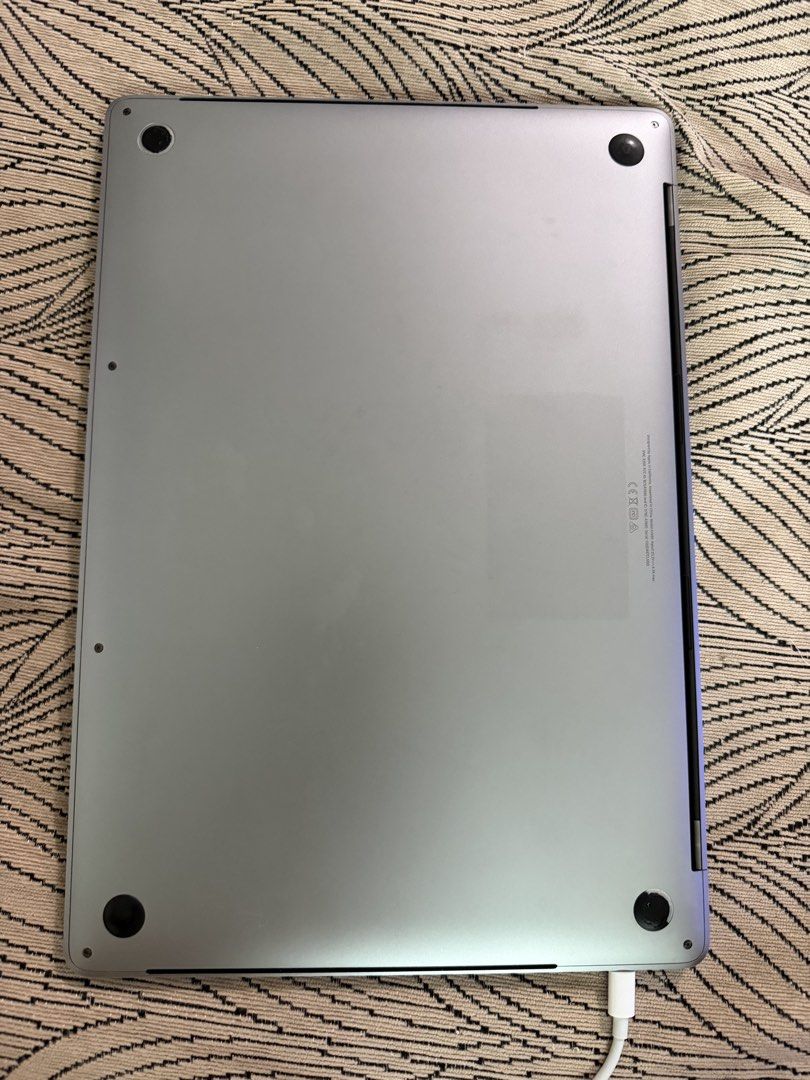 MacBook Pro 15-inch (2019)443995786765946883