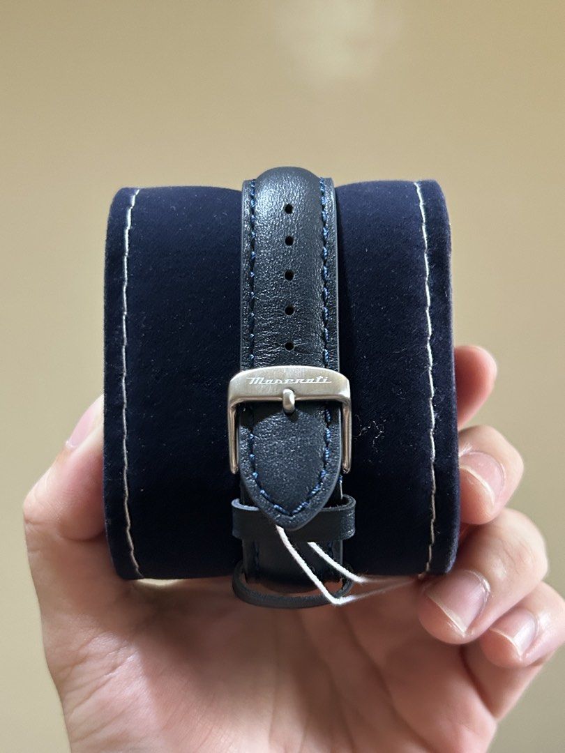 Maserati Successo Men's Watch (Category: Men's Watches) located in Tacloban City. Submitted by kalelreyes (Listing ID 1435791995, Image 2). Description: Maserati Successo men's watch - Navy dial with date display - Stainless steel case - Blue leather strap - Blue dial accents - Water-resistant - Includes original box - Features a tachymeter rfs: too big and heavy for me.