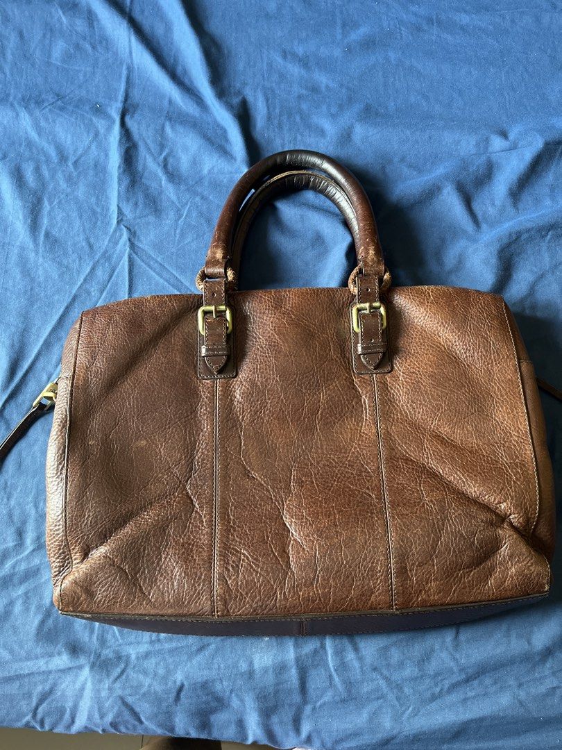 Massimo Dutti Men’s bag Vintage briefcase original (Category: Luxury Bags & Wallets) located in Mandaluyong City. Submitted by moonywinks (Listing ID 1435720415, Image 2). Description: RFS: no longer using, bought it for 10k++ Brown pebbled (grained) bovine leather with antique gold-tone hardware This bag is a Massimo Dutti brown pebbled leather briefcase or travel bag. It is distinguished by the brand’s signature embossed crest logo featuring a 